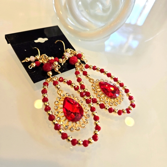 Zarcillos Para Fiesta en Color Rojo Realizados Totalmente a Mano. - Picture 4 of 4